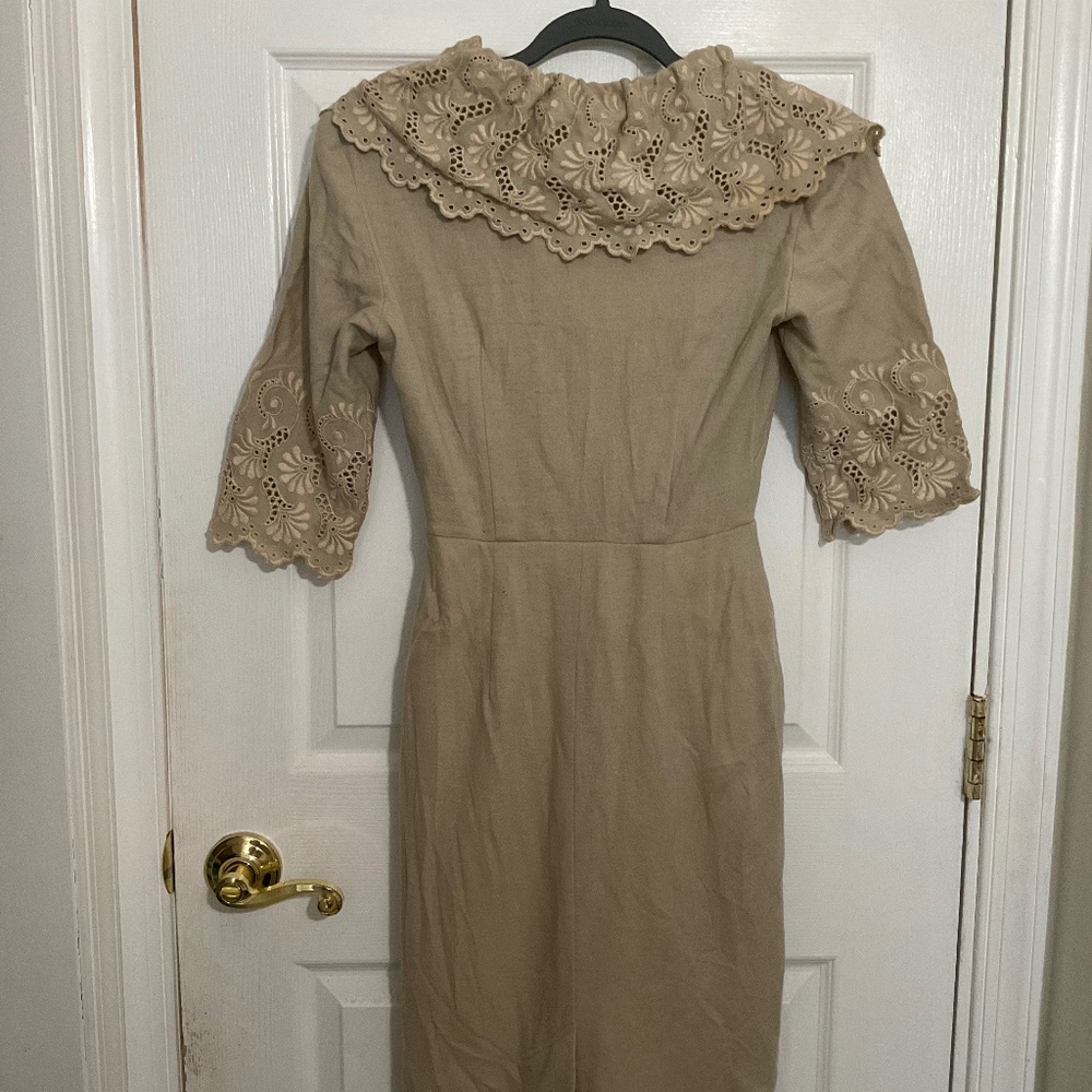 VINTAGE Antique Gold 3/4 Sleeve Below the Knee Dress in good condition